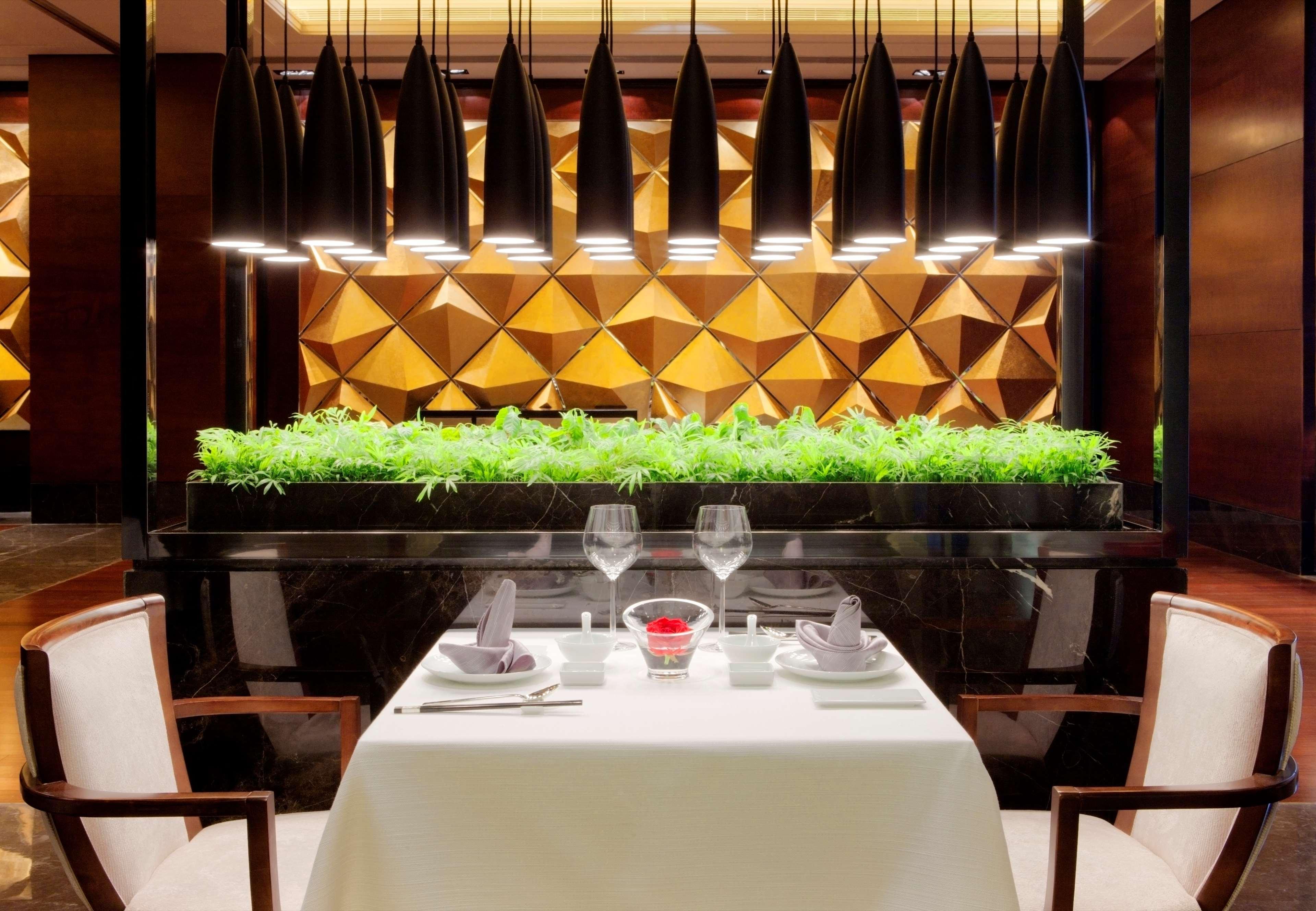 Radisson Blu Plaza Chongqing - Free 2 Bottle Of Local Beer Per Room During Stay Esterno foto