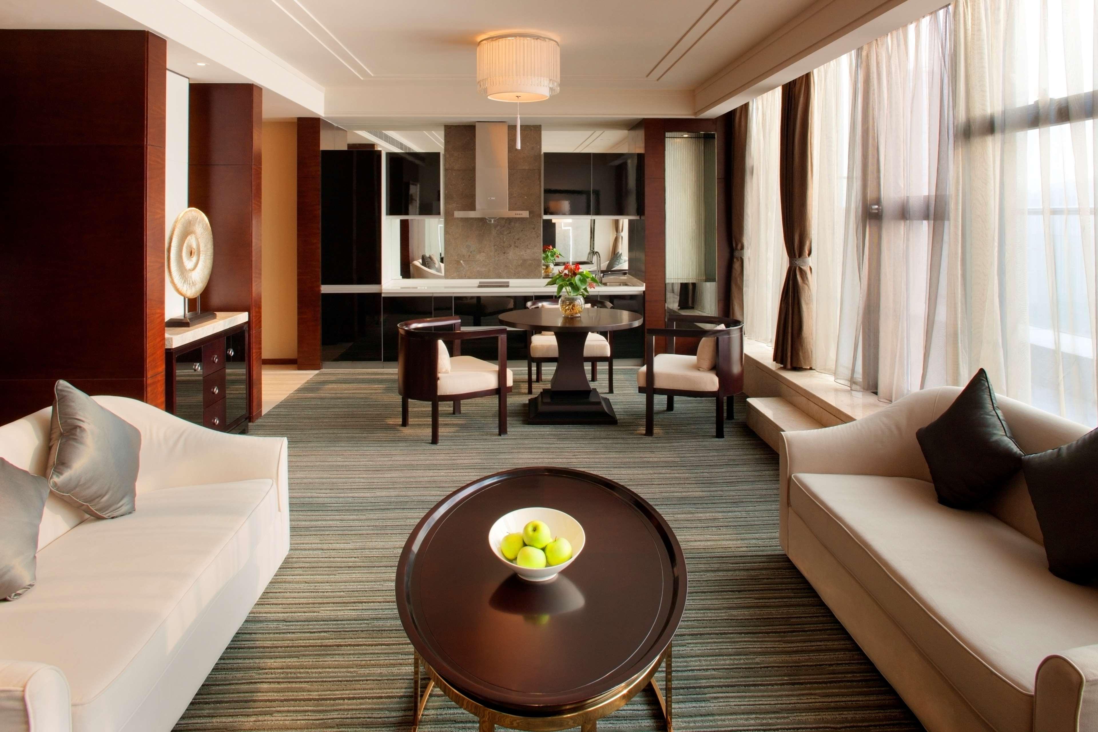 Radisson Blu Plaza Chongqing - Free 2 Bottle Of Local Beer Per Room During Stay Esterno foto
