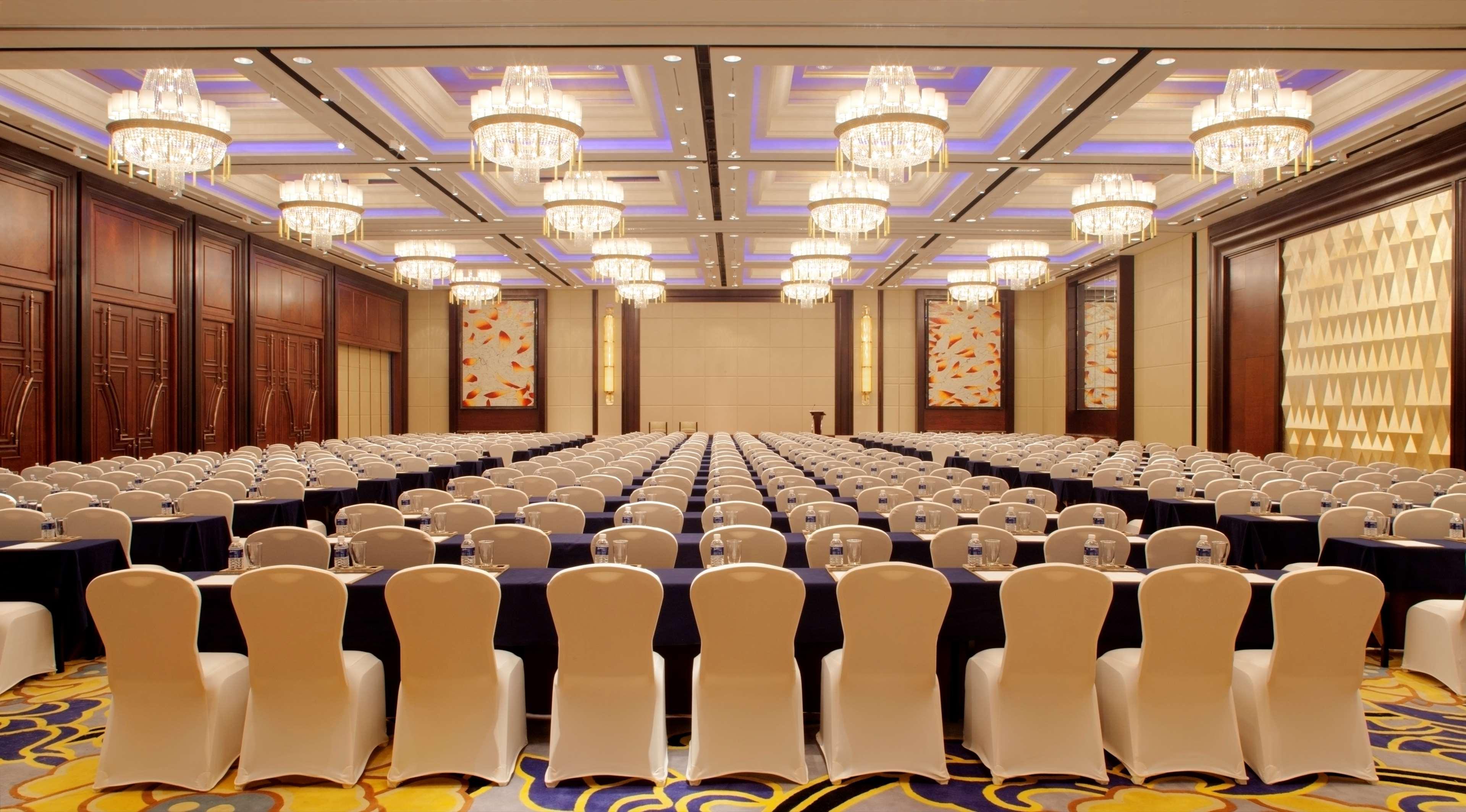 Radisson Blu Plaza Chongqing - Free 2 Bottle Of Local Beer Per Room During Stay Esterno foto