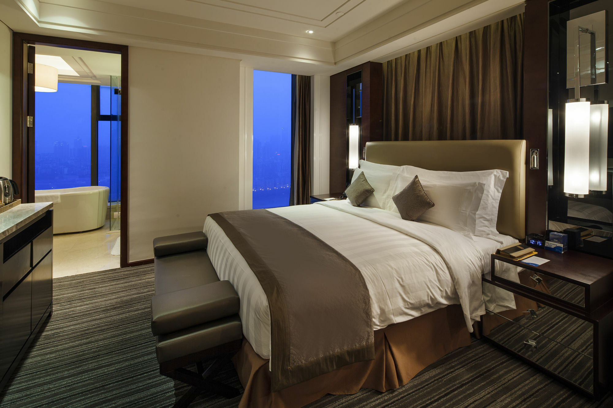 Radisson Blu Plaza Chongqing - Free 2 Bottle Of Local Beer Per Room During Stay Esterno foto